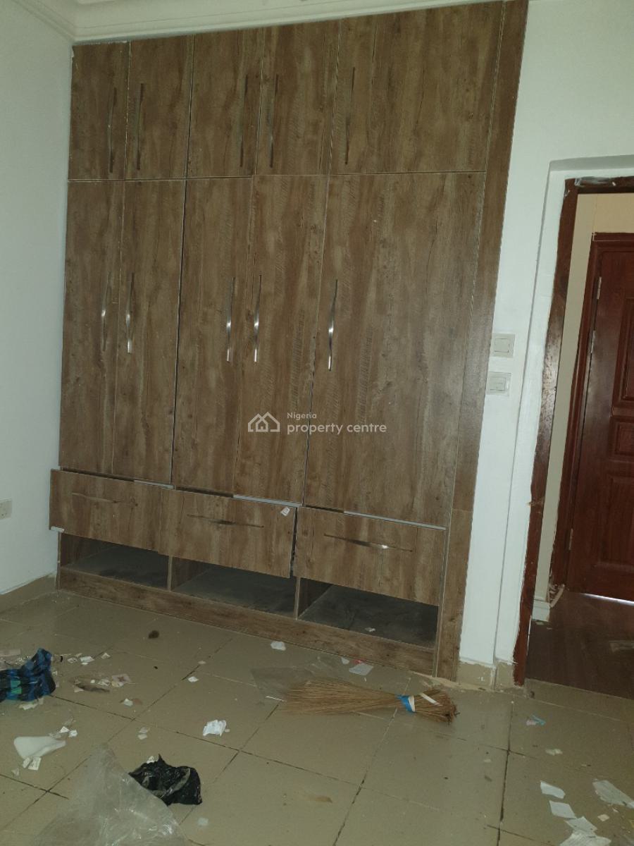 Spacious 2 Bedrooms Flat, New Road, Alpha Beach, Lekki, Lagos, Flat / Apartment for Rent