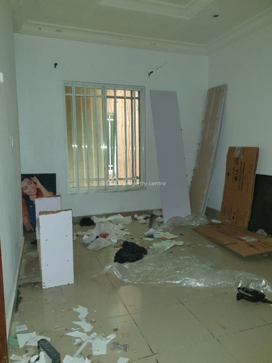 Spacious 2 Bedrooms Flat, New Road, Alpha Beach, Lekki, Lagos, Flat / Apartment for Rent