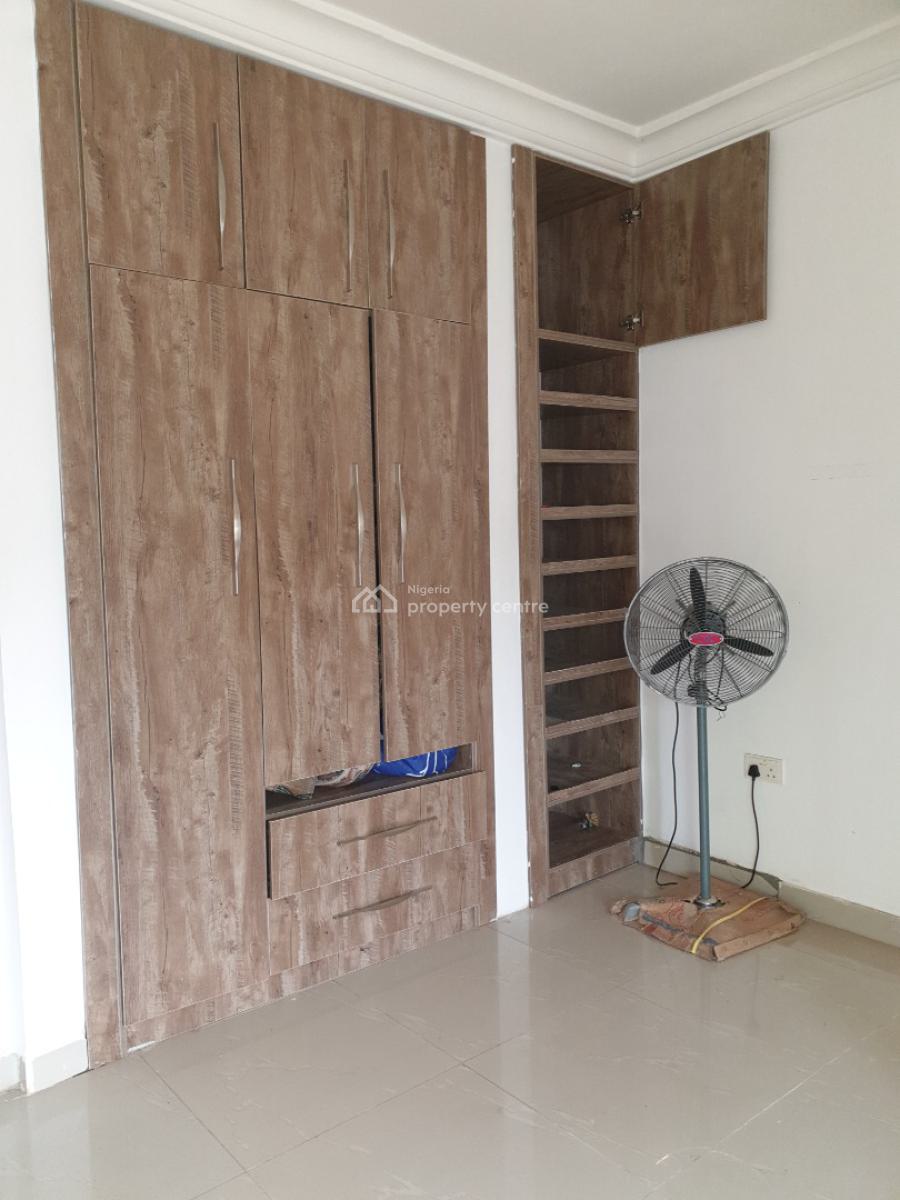 Spacious 2 Bedrooms Flat, New Road, Alpha Beach, Lekki, Lagos, Flat / Apartment for Rent