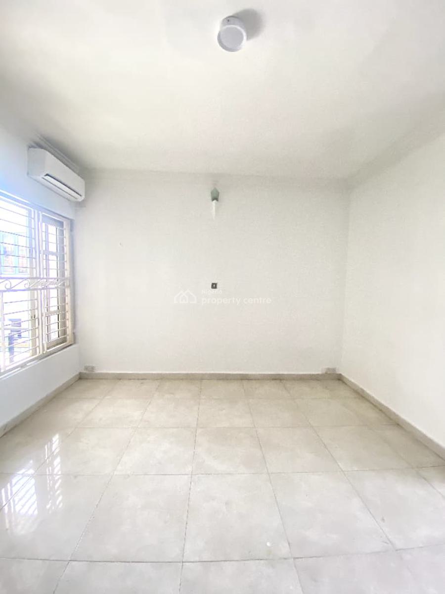 3 Bedrooms Apartment, Upstairs, in a Secured Estate, Parkview Estate, Ikoyi, Lagos, Flat / Apartment for Rent