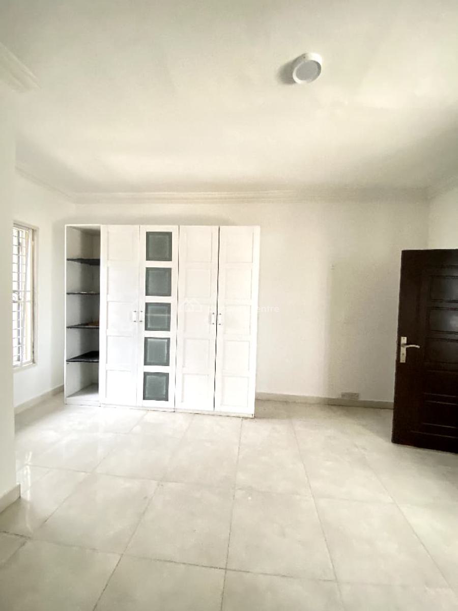 3 Bedrooms Apartment, Upstairs, in a Secured Estate, Parkview Estate, Ikoyi, Lagos, Flat / Apartment for Rent