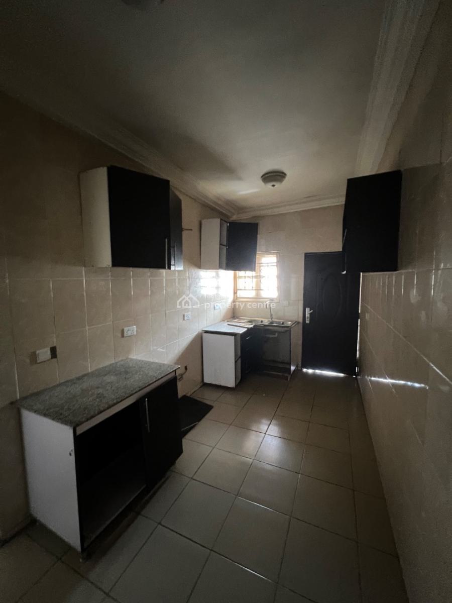 Spacious 3 Bedroom Flat, 2nd Floor, Tarred Rd, Wuye Main, Tarred Rd, Wuye, Abuja, Flat / Apartment for Rent