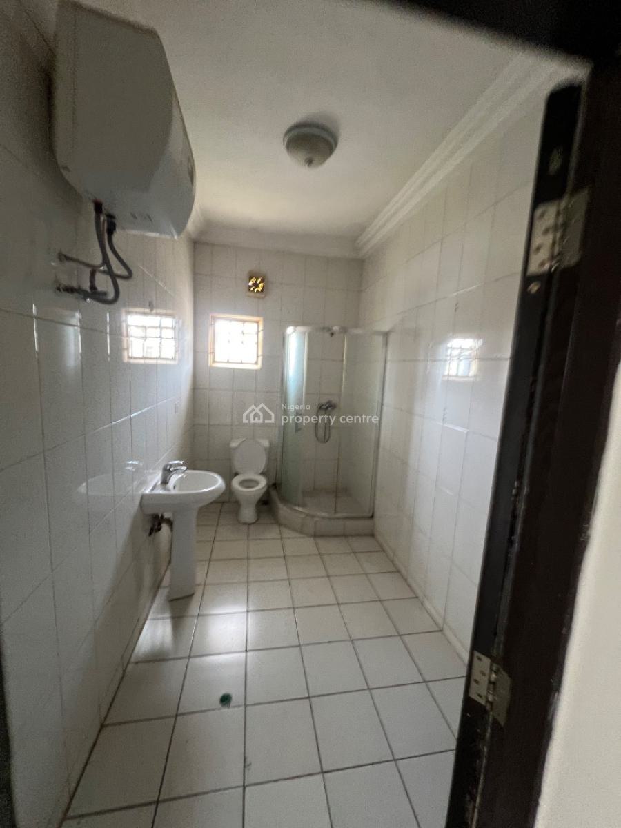 Spacious 3 Bedroom Flat, 2nd Floor, Tarred Rd, Wuye Main, Tarred Rd, Wuye, Abuja, Flat / Apartment for Rent