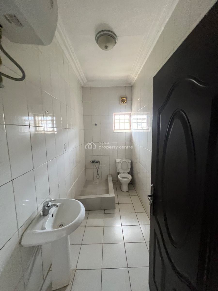 Spacious 3 Bedroom Flat, 2nd Floor, Tarred Rd, Wuye Main, Tarred Rd, Wuye, Abuja, Flat / Apartment for Rent