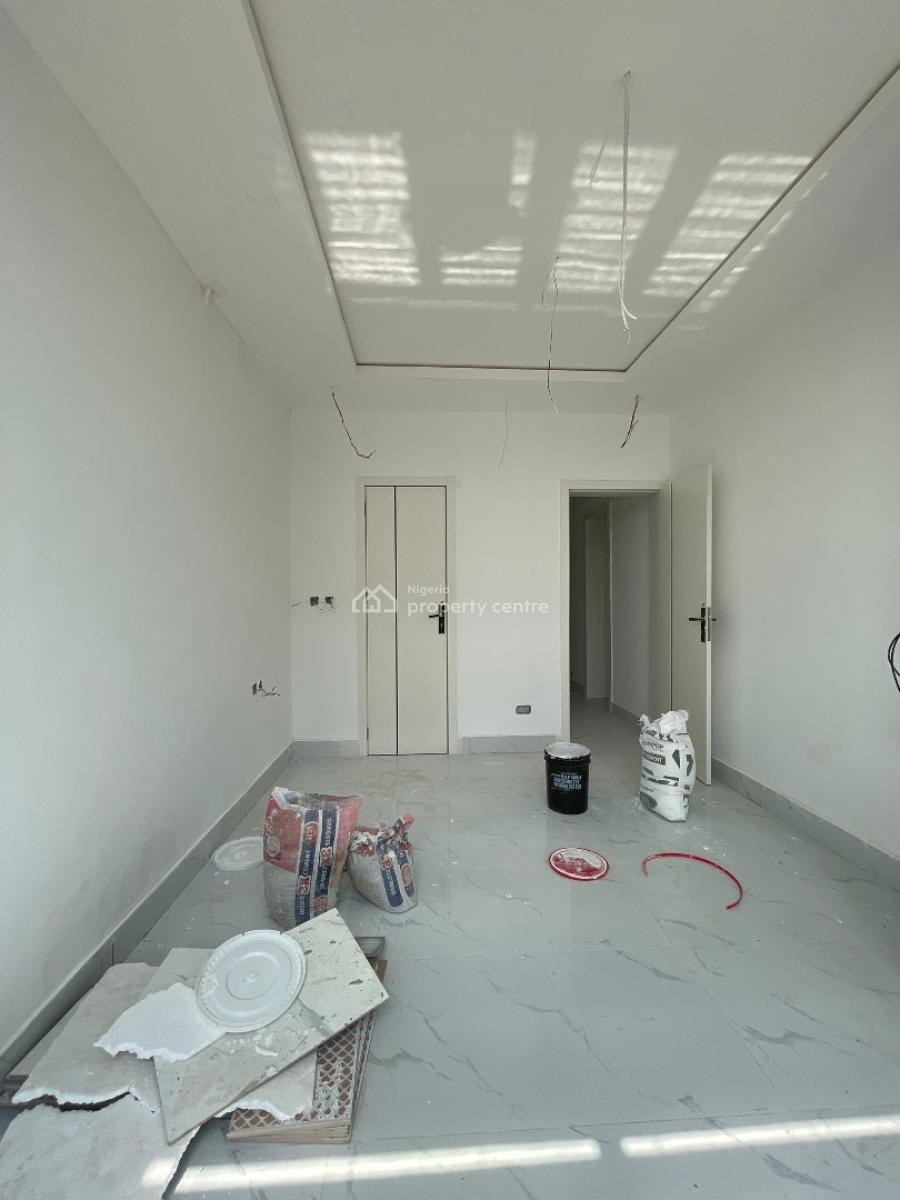 Spacious 2 Bedroom Apartment with Gym & Elevator at Lekki Phase 1, Lekki Phase 1, Lekki, Lagos, Flat / Apartment for Sale