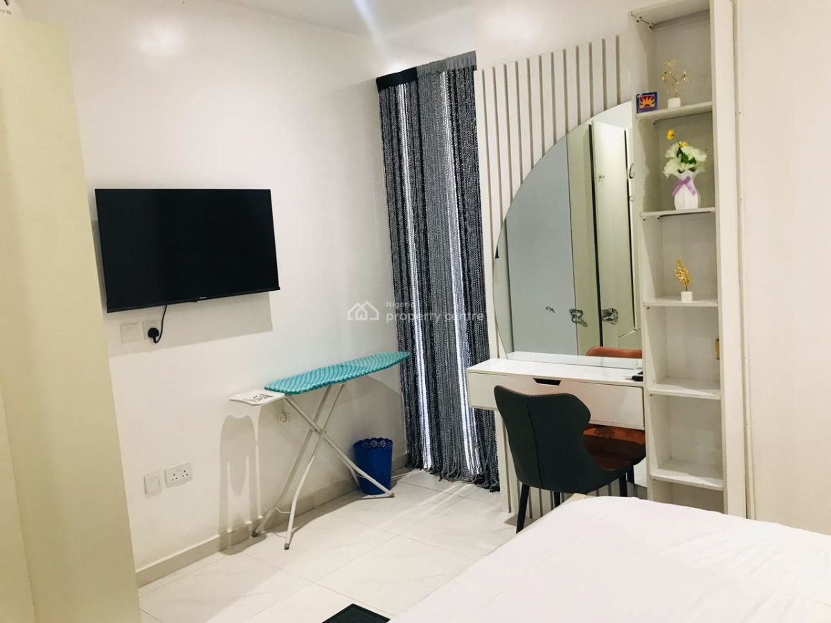 Spacious 1 Bedroom Apartment with Ps5 & Snooker, Aromire Road, Allen, Ikeja, Lagos, Mini Flat (room and Parlour) Short Let