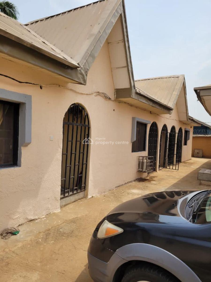 4bedroom Bungalow with 4unit of 1bedroom in One Compound, Dawaki, Gwarinpa, Abuja, Detached Bungalow for Sale
