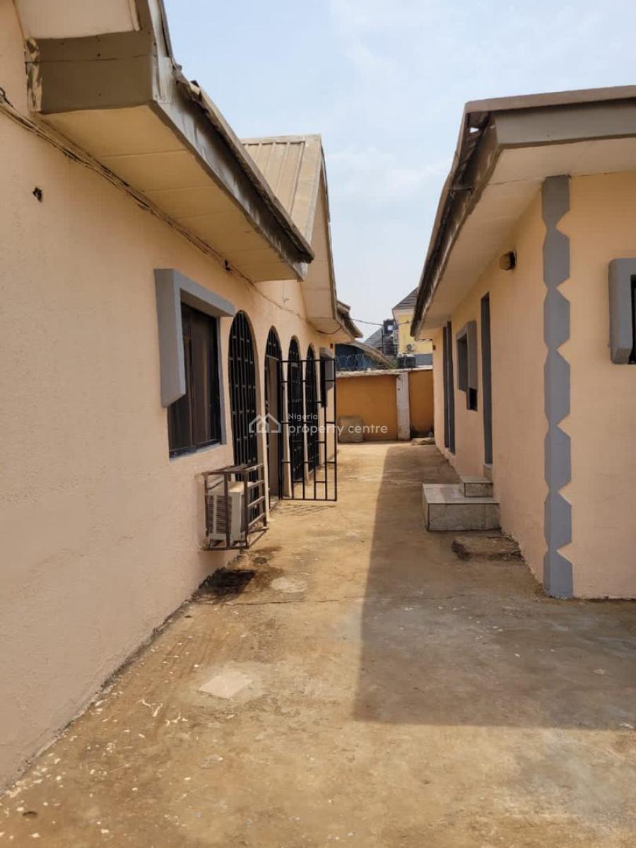 4bedroom Bungalow with 4unit of 1bedroom in One Compound, Dawaki, Gwarinpa, Abuja, Detached Bungalow for Sale