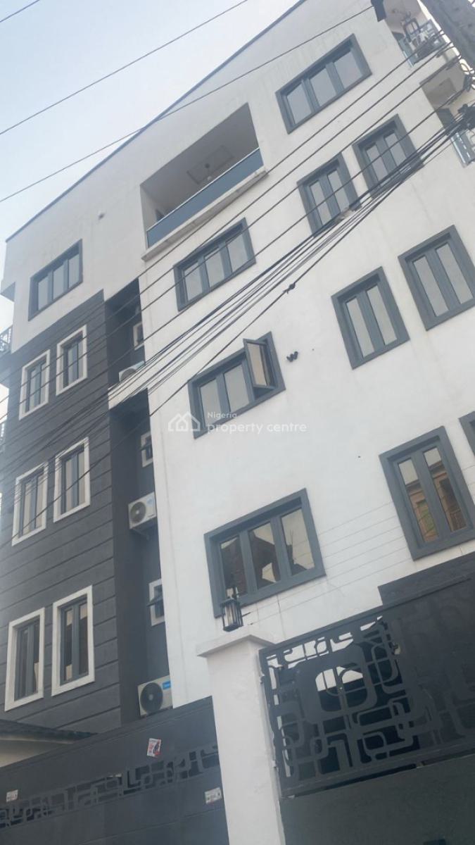 Three Bedrooms Flat Available in a Serene Area, Alagomeji, Yaba, Lagos, Flat / Apartment for Rent