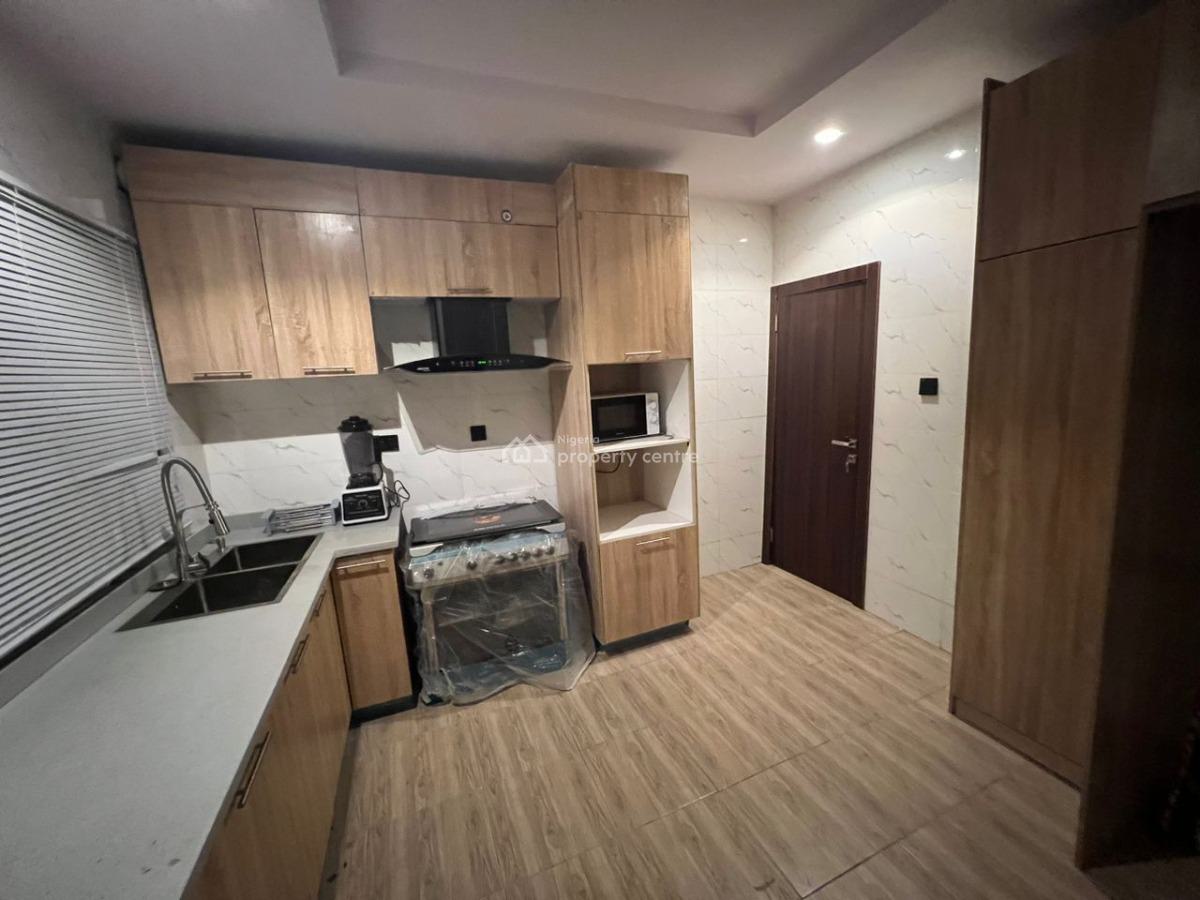 Three Bedrooms Flat Available in a Serene Area, Alagomeji, Yaba, Lagos, Flat / Apartment for Rent