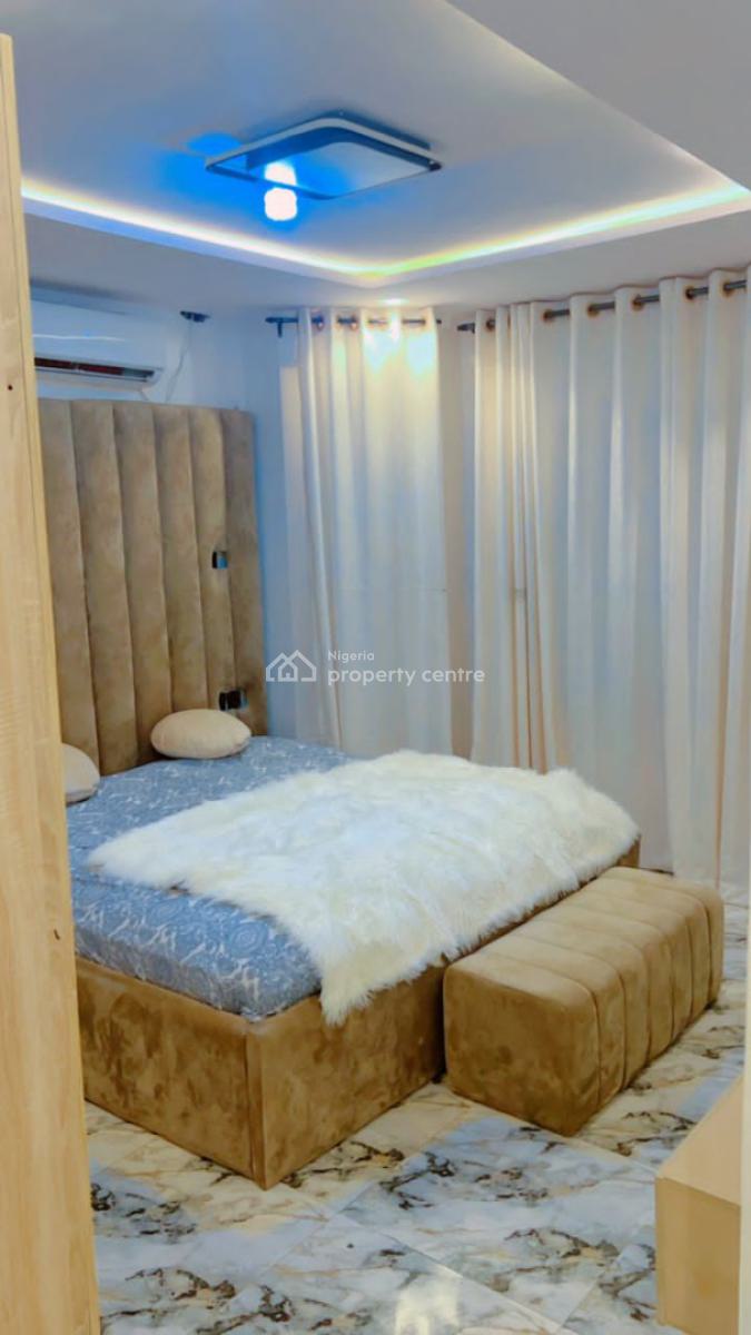 Three Bedrooms Flat Available in a Serene Area, Alagomeji, Yaba, Lagos, Flat / Apartment for Rent