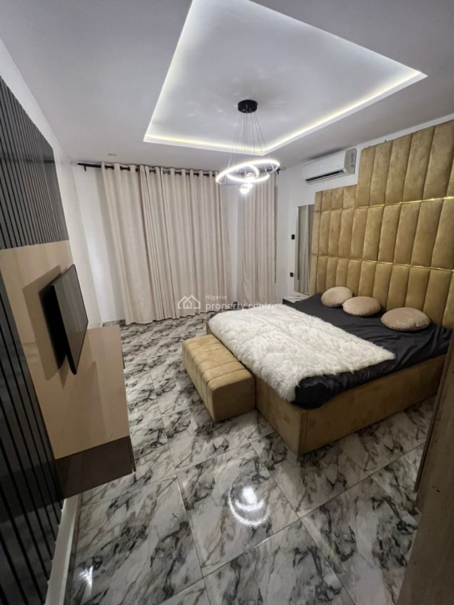 Three Bedrooms Flat Available in a Serene Area, Alagomeji, Yaba, Lagos, Flat / Apartment for Rent