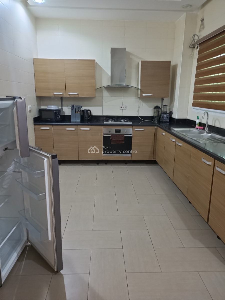 Spacious Furnished 3bedroom Fully Serviced, Off Admiralty Way, Lekki Phase 1, Lekki, Lagos, Flat / Apartment for Rent