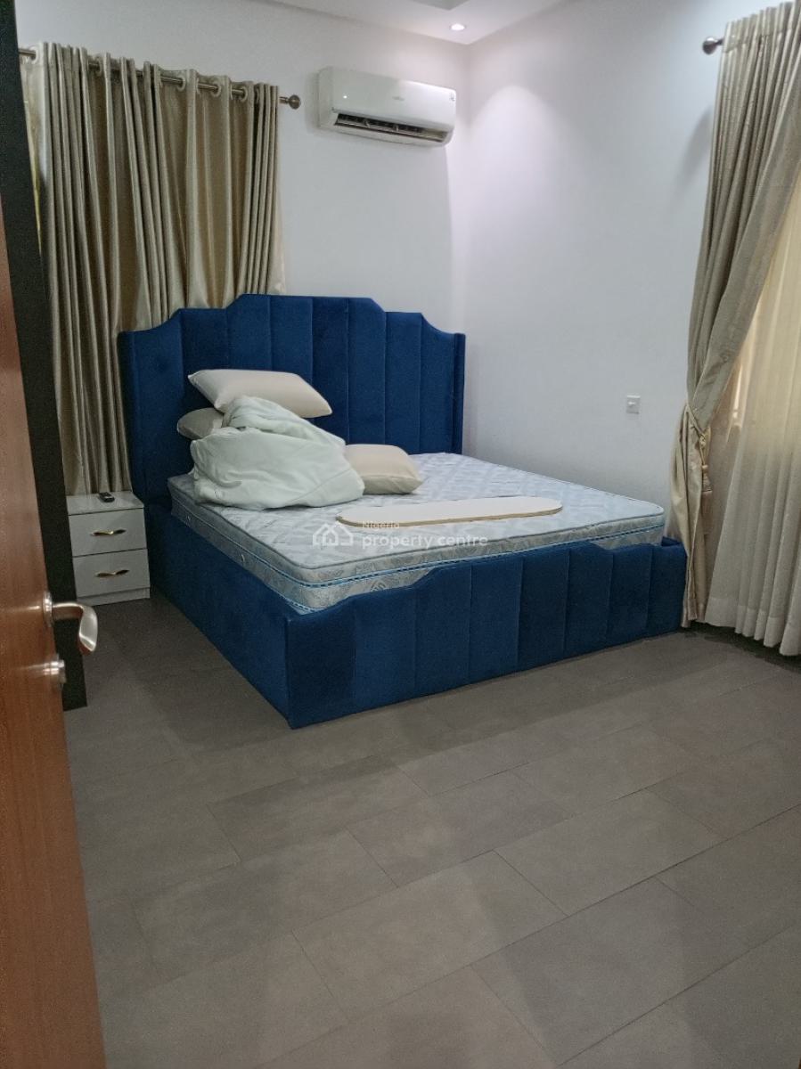 Spacious Furnished 3bedroom Fully Serviced, Off Admiralty Way, Lekki Phase 1, Lekki, Lagos, Flat / Apartment for Rent