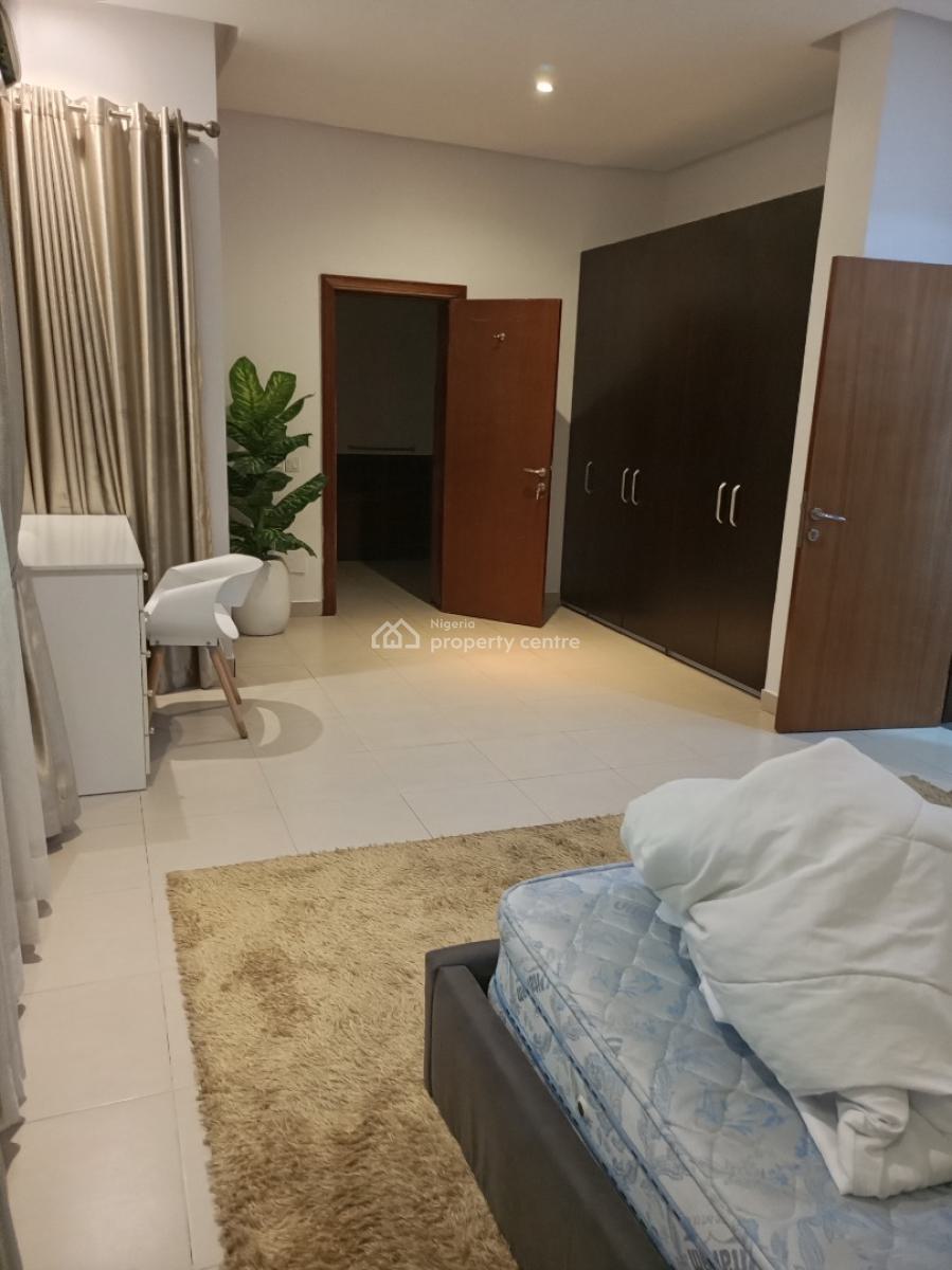 Spacious Furnished 3bedroom Fully Serviced, Off Admiralty Way, Lekki Phase 1, Lekki, Lagos, Flat / Apartment for Rent