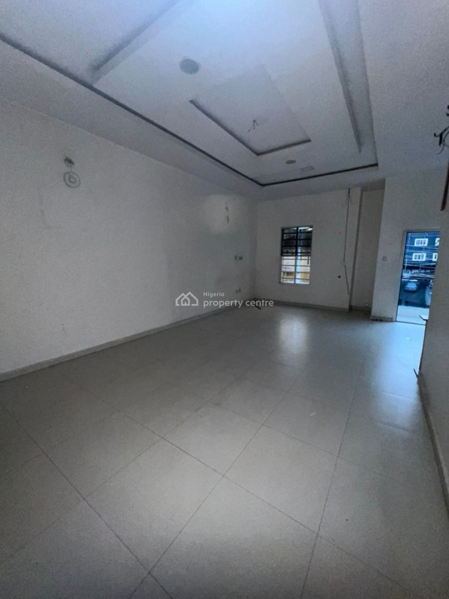 Spacious Master Bedroom in a Shared Apartment, Osapa London, Osapa, Lekki, Lagos, Flat / Apartment for Rent