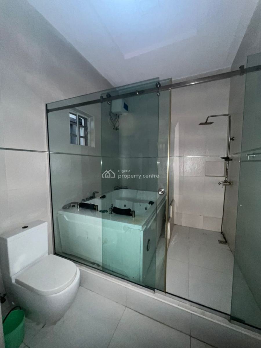Spacious Master Bedroom in a Shared Apartment, Osapa London, Osapa, Lekki, Lagos, Flat / Apartment for Rent
