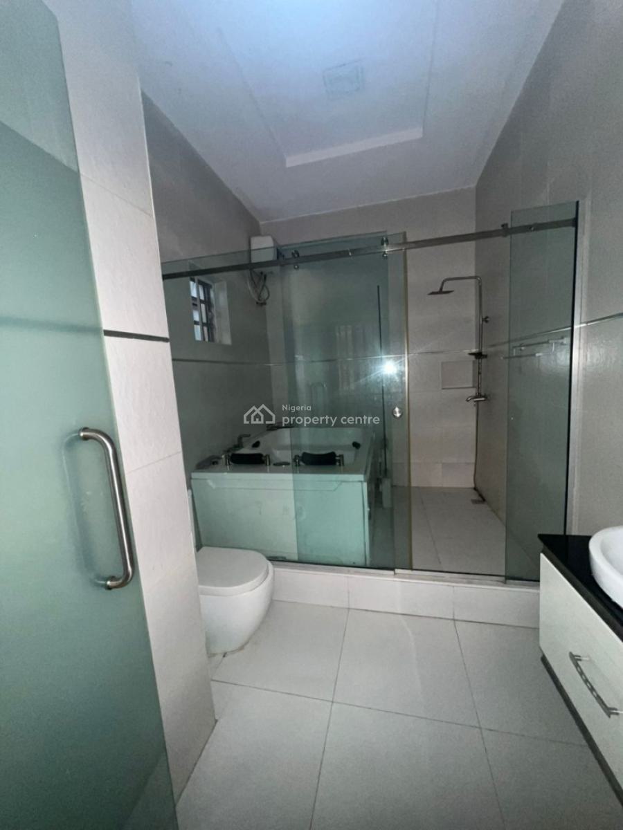 Spacious Master Bedroom in a Shared Apartment, Osapa London, Osapa, Lekki, Lagos, Flat / Apartment for Rent