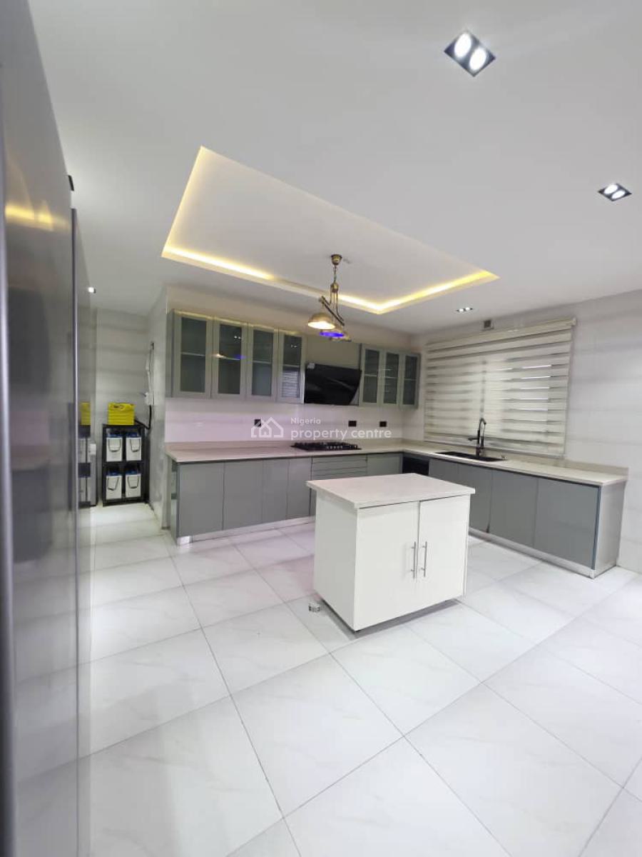 Fully Furnished 4bedroom Penthouse with a Bq, Lekki Phase1 Right Side, Lekki Phase 1, Lekki, Lagos, Flat / Apartment for Rent