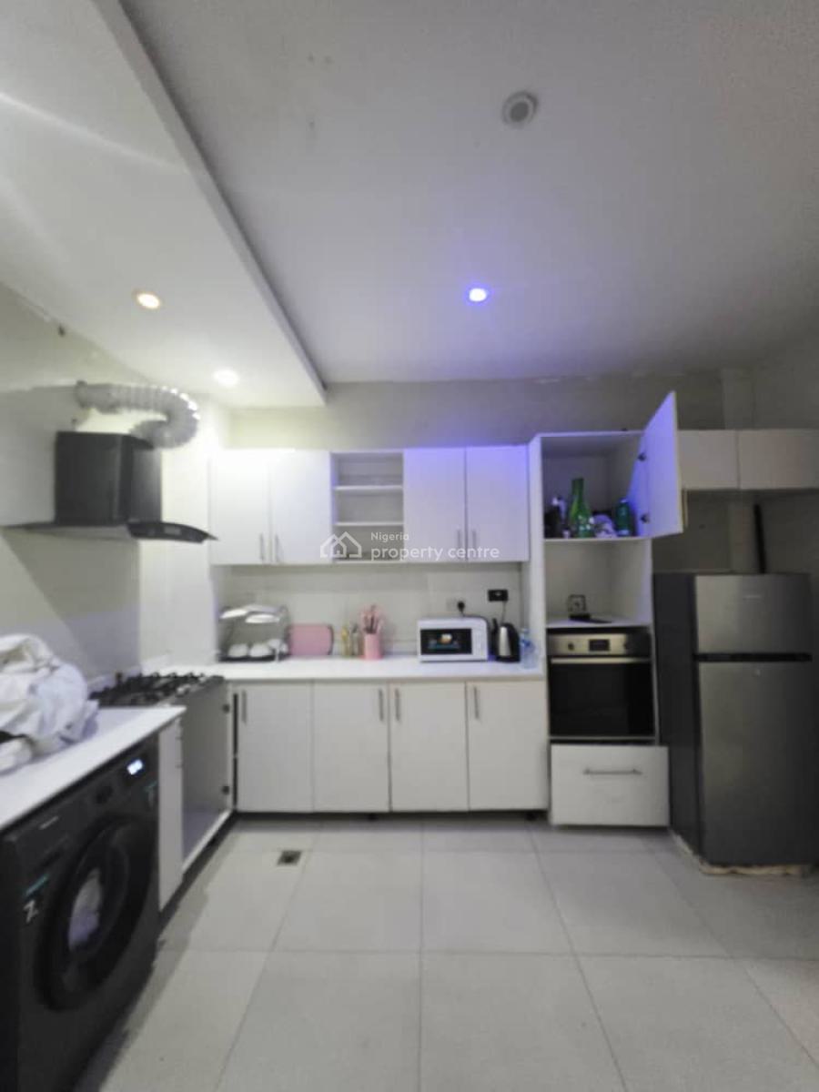 Fully Furnished 4bedroom Penthouse with a Bq, Lekki Phase1 Right Side, Lekki Phase 1, Lekki, Lagos, Flat / Apartment for Rent