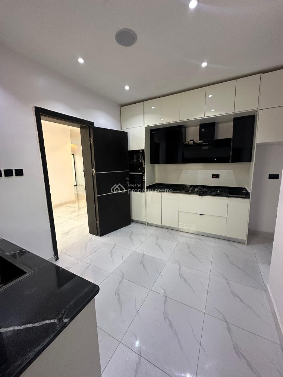Fully Serviced Spacious 2 & 3 Bedroom Apartment, Lekki Phase 1, Lekki, Lagos, Block of Flats for Sale