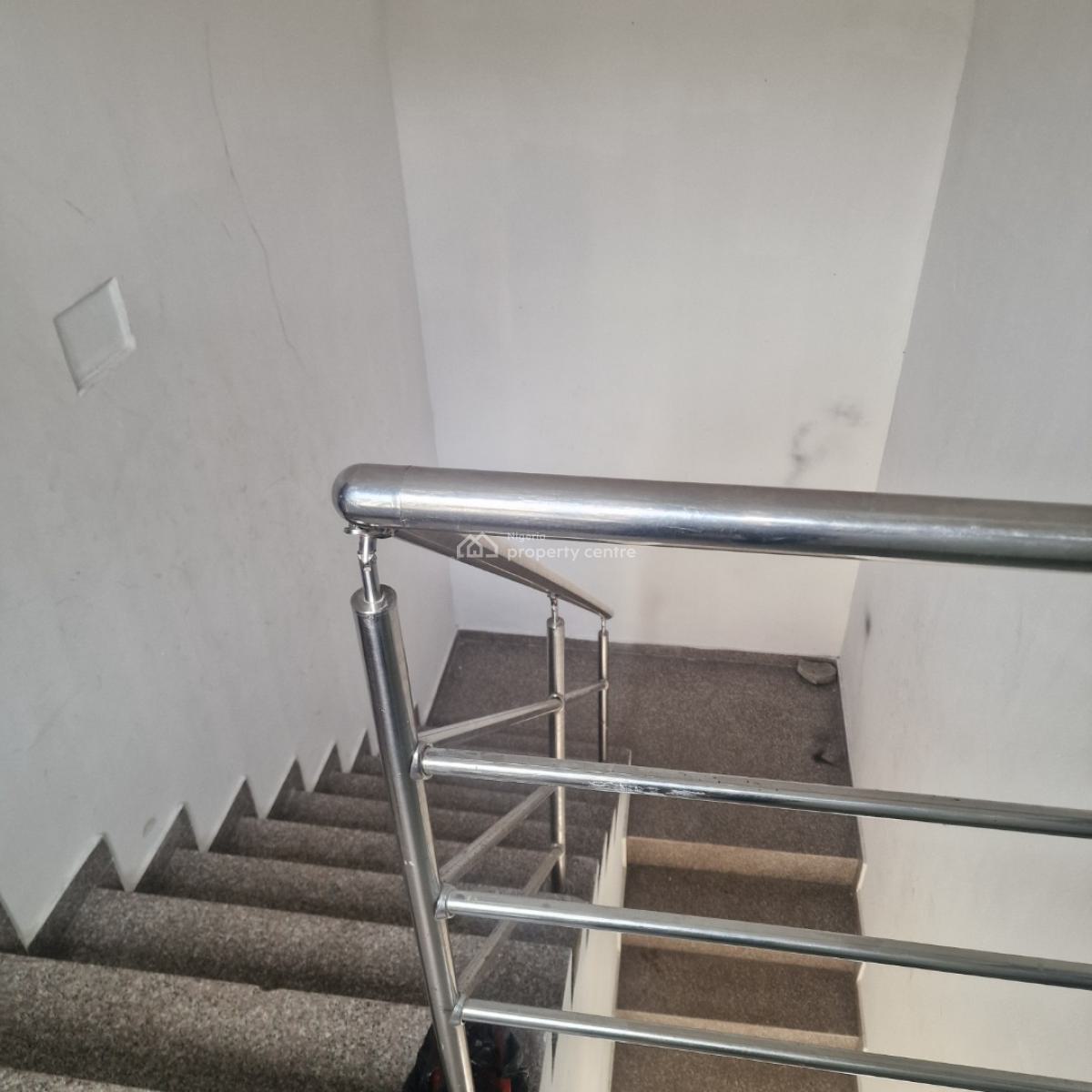 Neatly Used 2 Bedrooms Flat, Emma Abimbola Cole Street, Lekki Phase 1, Lagos State., Lekki Phase 1, Lekki, Lagos, Flat / Apartment for Rent
