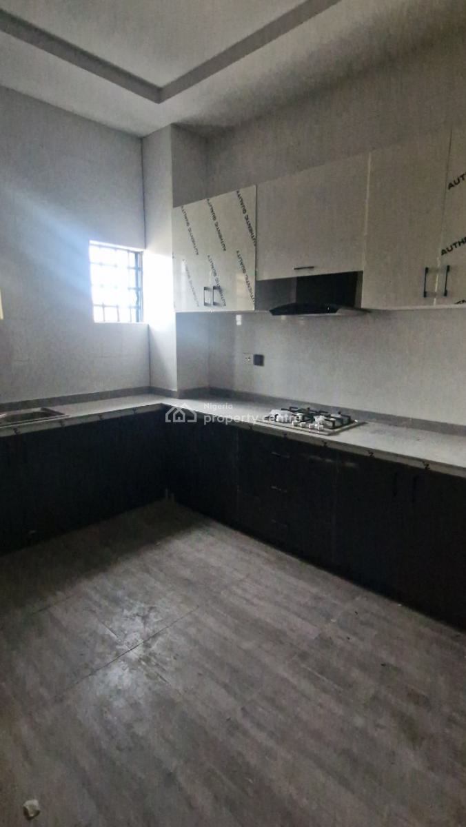 Neatly Used 2 Bedrooms Flat, Emma Abimbola Cole Street, Lekki Phase 1, Lagos State., Lekki Phase 1, Lekki, Lagos, Flat / Apartment for Rent