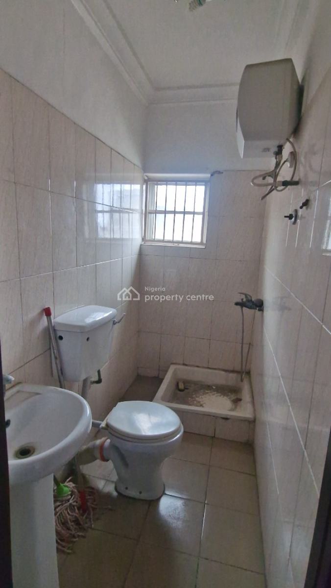 Neatly Used 2 Bedrooms Flat, Emma Abimbola Cole Street, Lekki Phase 1, Lagos State., Lekki Phase 1, Lekki, Lagos, Flat / Apartment for Rent