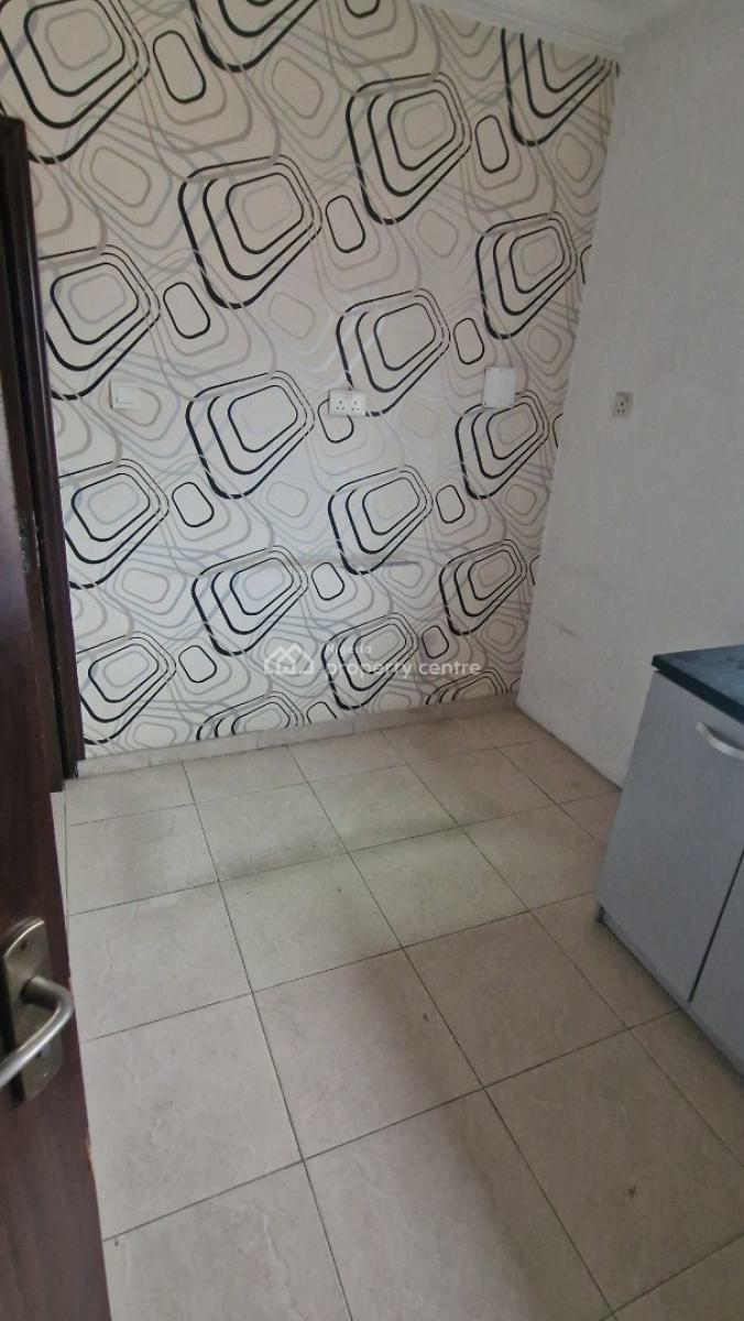 Neatly Used 2 Bedrooms Flat, Emma Abimbola Cole Street, Lekki Phase 1, Lagos State., Lekki Phase 1, Lekki, Lagos, Flat / Apartment for Rent