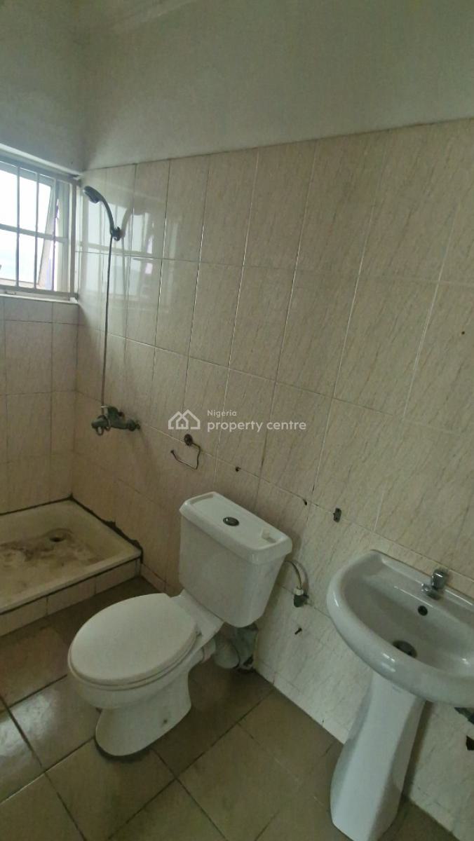 Neatly Used 2 Bedrooms Flat, Emma Abimbola Cole Street, Lekki Phase 1, Lagos State., Lekki Phase 1, Lekki, Lagos, Flat / Apartment for Rent
