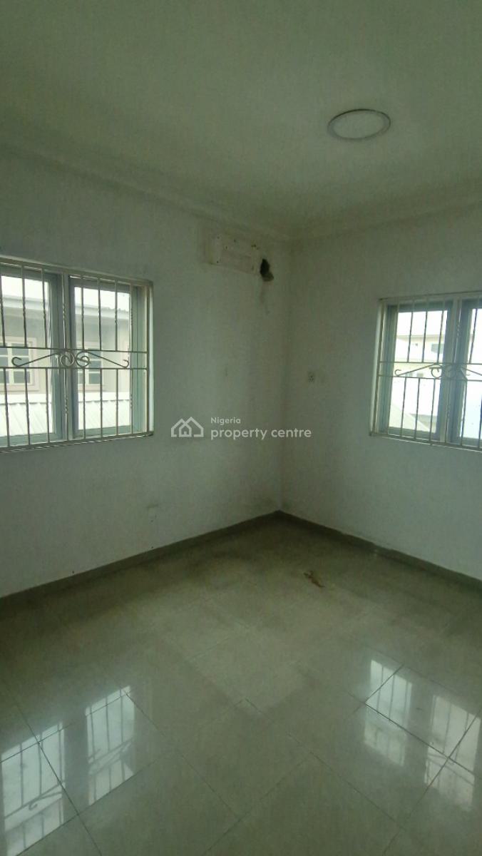 Neatly Used 2 Bedrooms Flat, Emma Abimbola Cole Street, Lekki Phase 1, Lagos State., Lekki Phase 1, Lekki, Lagos, Flat / Apartment for Rent