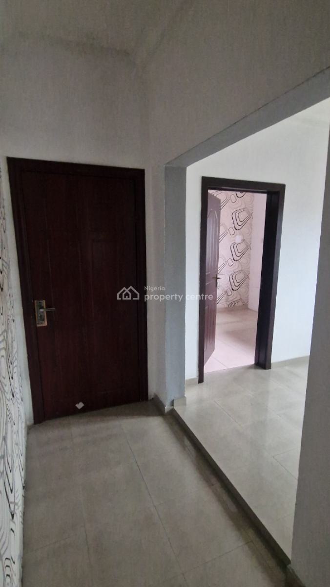 Neatly Used 2 Bedrooms Flat, Emma Abimbola Cole Street, Lekki Phase 1, Lagos State., Lekki Phase 1, Lekki, Lagos, Flat / Apartment for Rent