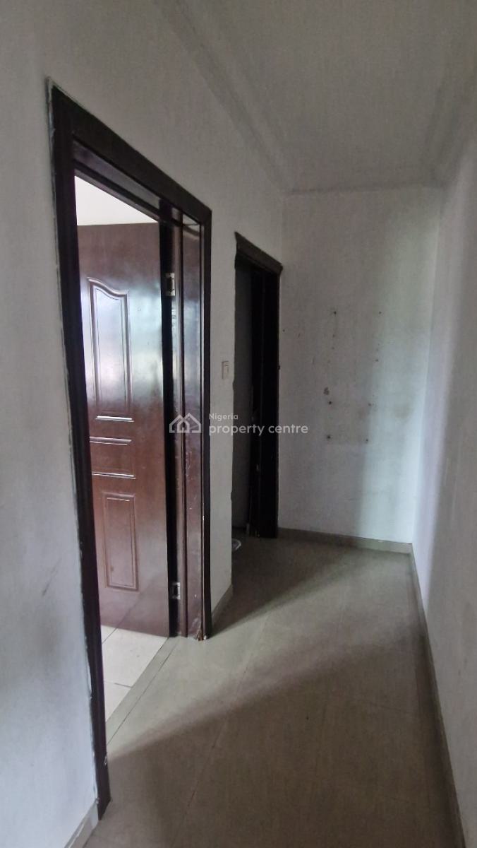 Neatly Used 2 Bedrooms Flat, Emma Abimbola Cole Street, Lekki Phase 1, Lagos State., Lekki Phase 1, Lekki, Lagos, Flat / Apartment for Rent