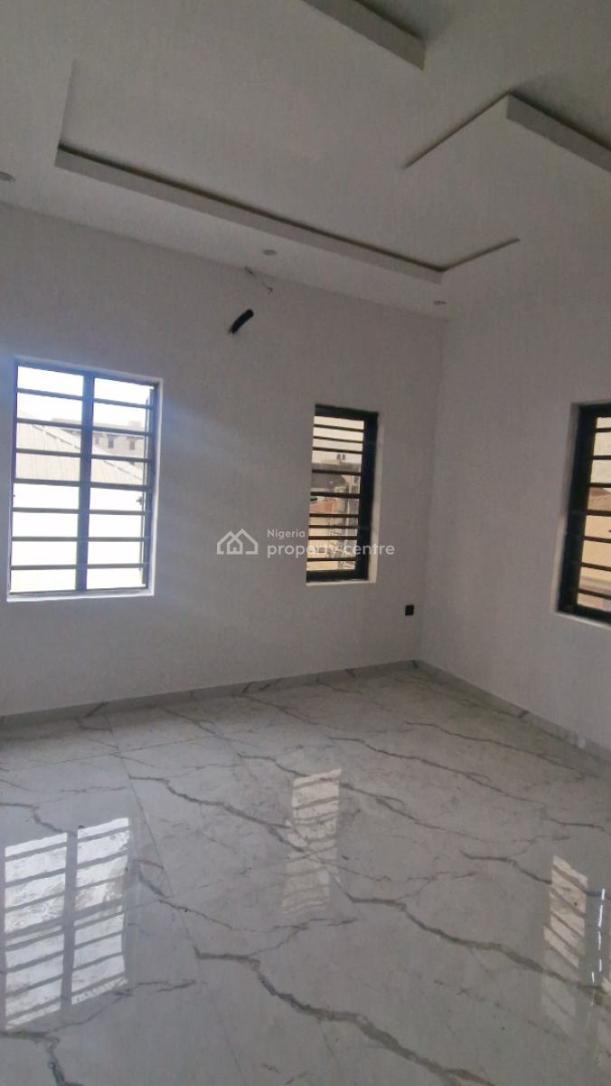 Neatly Used 2 Bedrooms Flat, Emma Abimbola Cole Street, Lekki Phase 1, Lagos State., Lekki Phase 1, Lekki, Lagos, Flat / Apartment for Rent