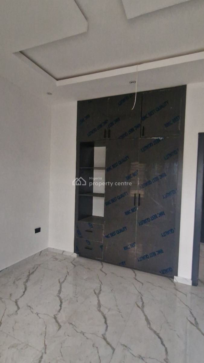Neatly Used 2 Bedrooms Flat, Emma Abimbola Cole Street, Lekki Phase 1, Lagos State., Lekki Phase 1, Lekki, Lagos, Flat / Apartment for Rent