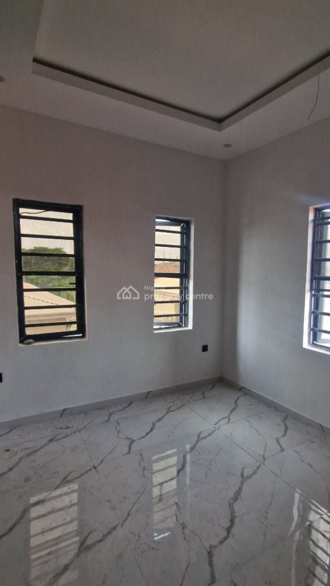 Neatly Used 2 Bedrooms Flat, Emma Abimbola Cole Street, Lekki Phase 1, Lagos State., Lekki Phase 1, Lekki, Lagos, Flat / Apartment for Rent