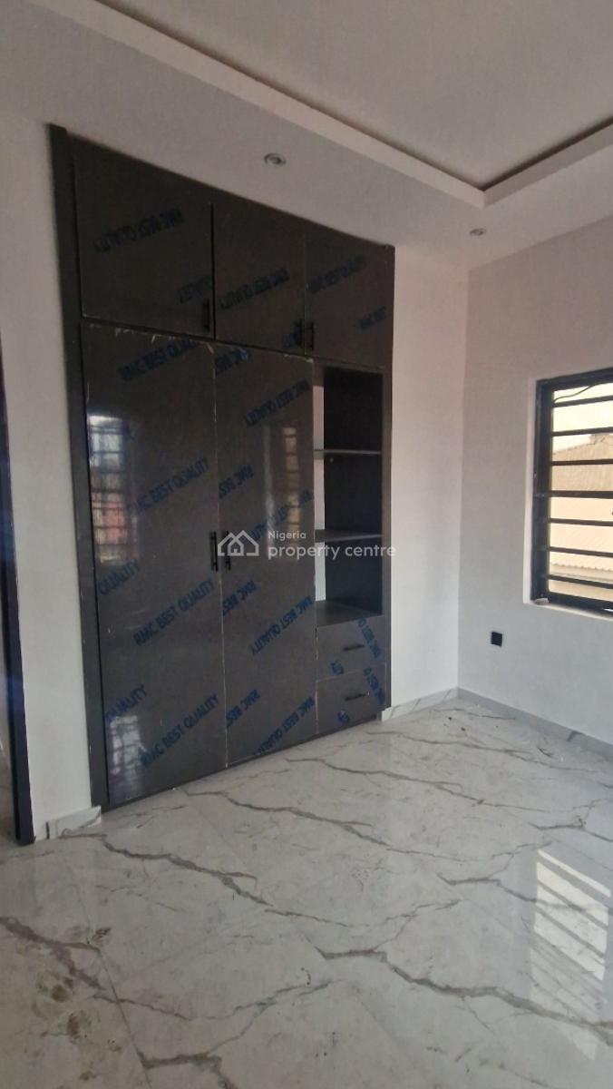 Neatly Used 2 Bedrooms Flat, Emma Abimbola Cole Street, Lekki Phase 1, Lagos State., Lekki Phase 1, Lekki, Lagos, Flat / Apartment for Rent