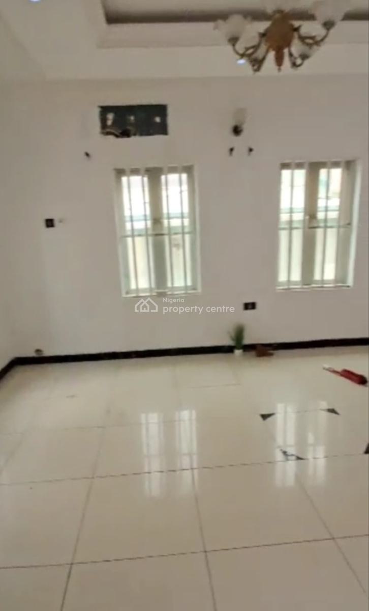 2 Bedroom Apartment in an Estate, Osapa, Lekki, Lagos, Flat / Apartment for Rent
