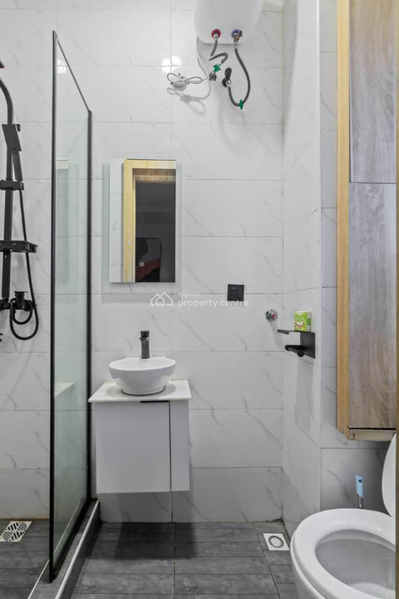 Luxury 1 Bedroom with Ps5, Board/ Dart Games & 2balconies, Ologolo, Lekki, Lagos, Flat / Apartment Short Let