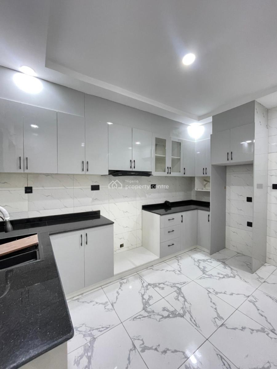 4 Bedroom, Beautifully Built in The Heart of Anthony, Maryland, Lagos, Terraced Duplex for Sale