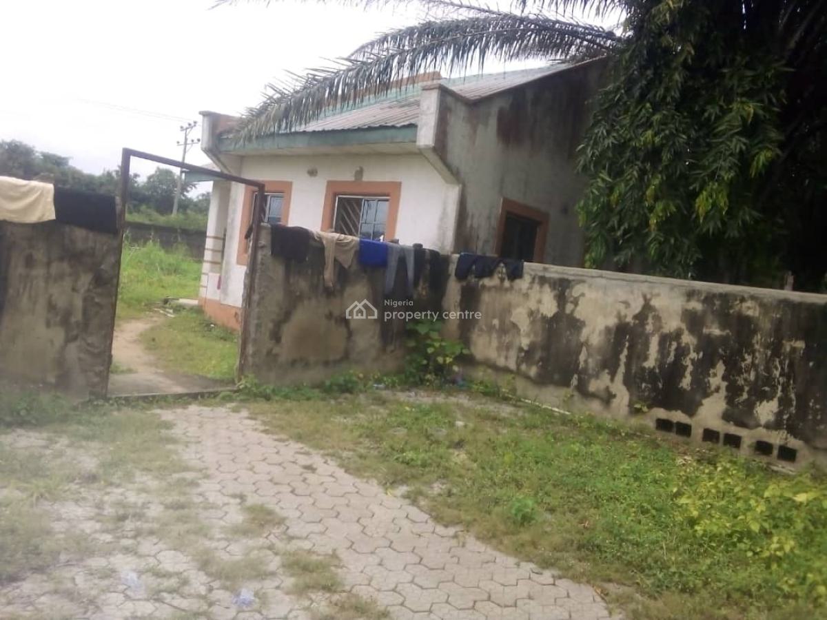Large Commercial Complex, Along Kabba/okene Expressway, Felele. 1 Min From Ful, Lokoja, Kogi, Commercial Property for Sale