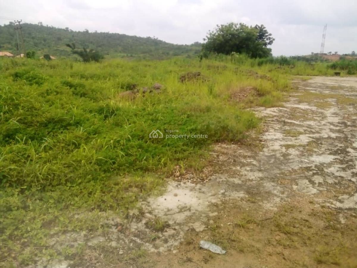 Large Commercial Complex, Along Kabba/okene Expressway, Felele. 1 Min From Ful, Lokoja, Kogi, Commercial Property for Sale