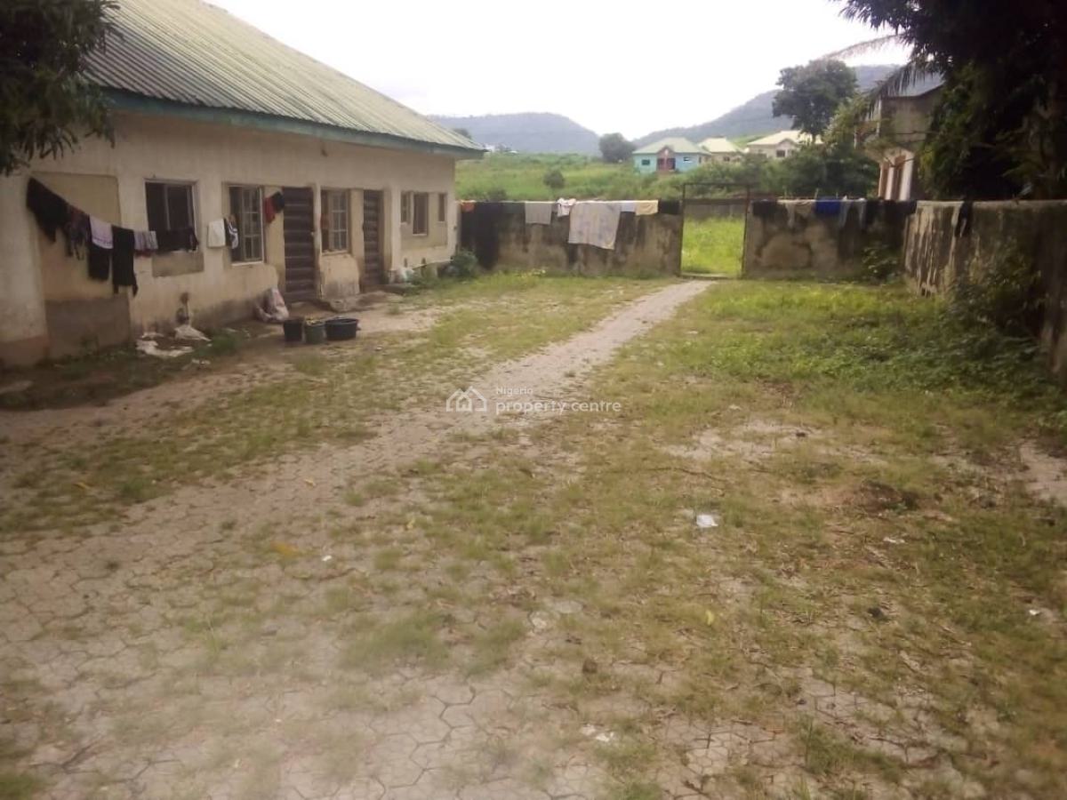 Large Commercial Complex, Along Kabba/okene Expressway, Felele. 1 Min From Ful, Lokoja, Kogi, Commercial Property for Sale