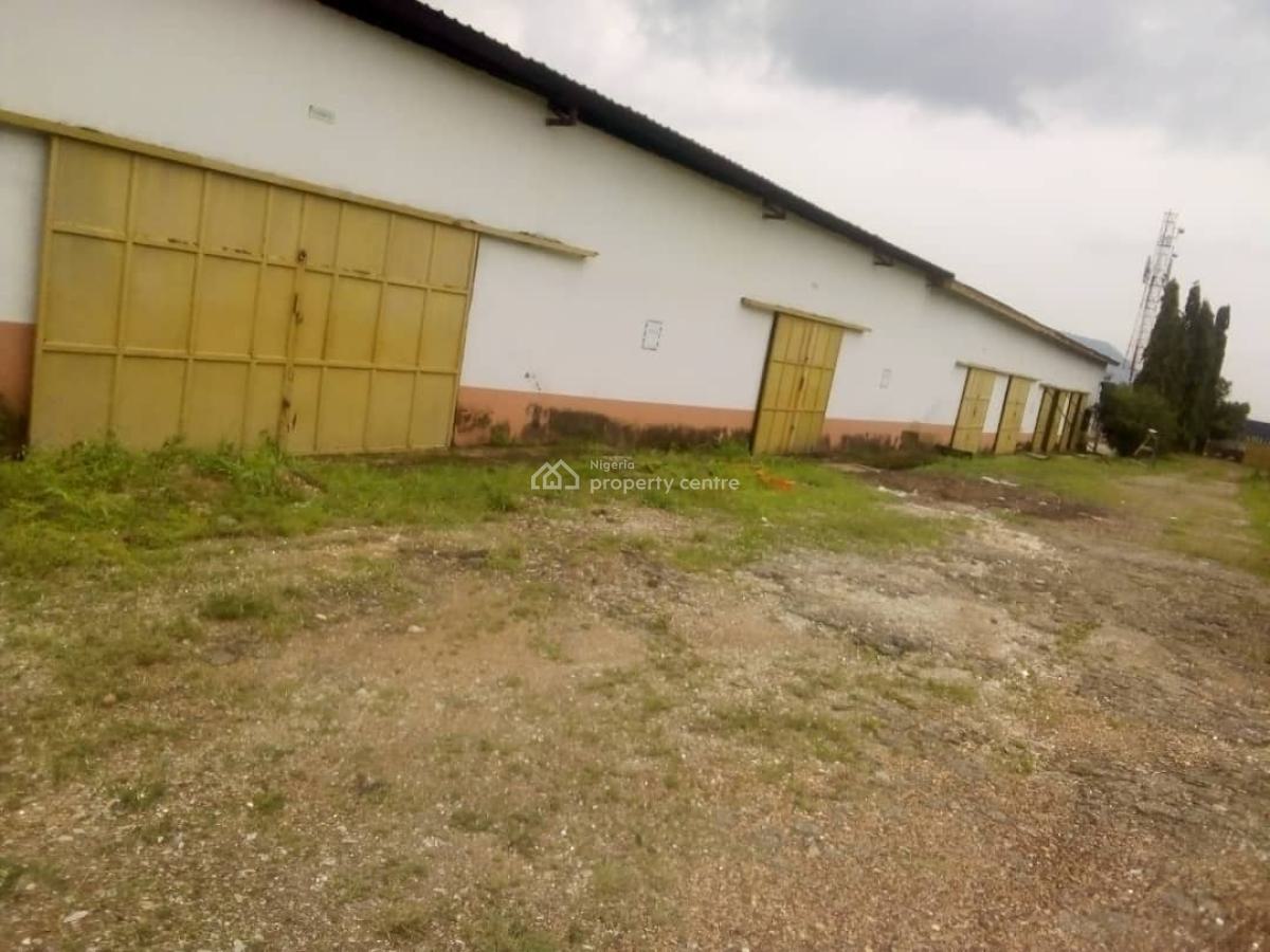 Large Commercial Complex, Along Kabba/okene Expressway, Felele. 1 Min From Ful, Lokoja, Kogi, Commercial Property for Sale