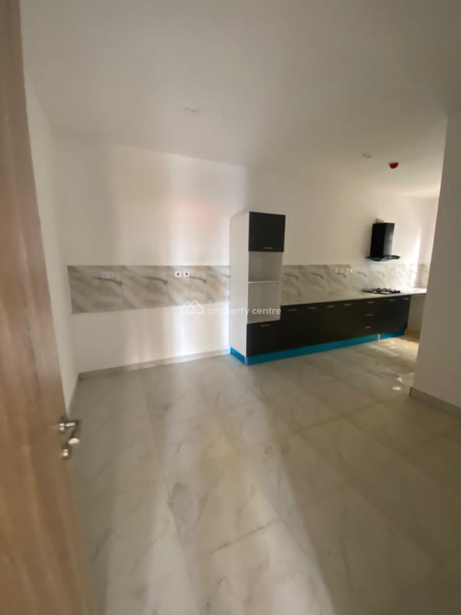 Newly Built and Serviced with 24/7 Power Supply 3 Bedroom En-suite Fla, Lekki Phase 1, Lekki, Lagos, Flat / Apartment for Rent