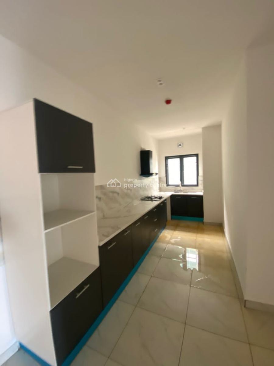 Newly Built and Serviced with 24/7 Power Supply 3 Bedroom En-suite Fla, Lekki Phase 1, Lekki, Lagos, Flat / Apartment for Rent