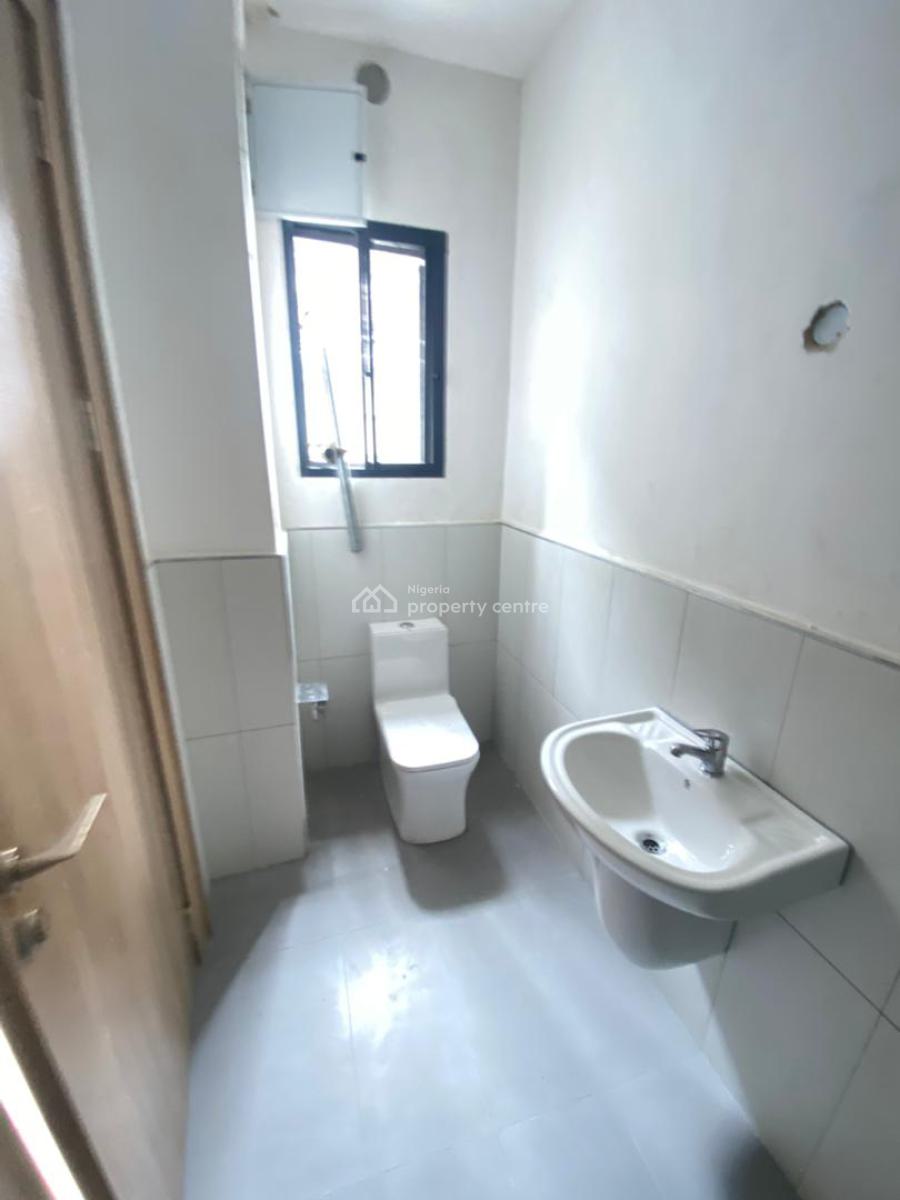 Newly Built and Serviced with 24/7 Power Supply 3 Bedroom En-suite Fla, Lekki Phase 1, Lekki, Lagos, Flat / Apartment for Rent