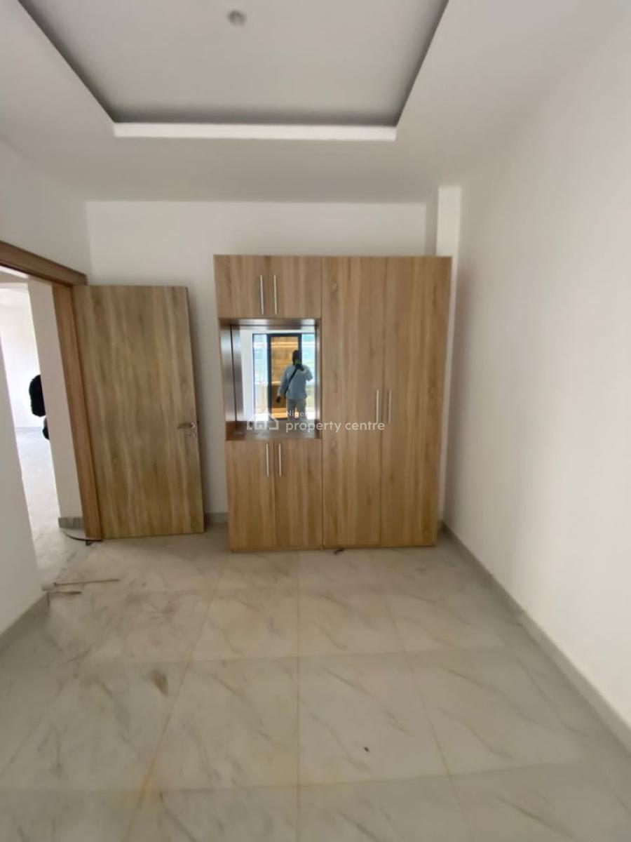 Newly Built and Serviced with 24/7 Power Supply 3 Bedroom En-suite Fla, Lekki Phase 1, Lekki, Lagos, Flat / Apartment for Rent
