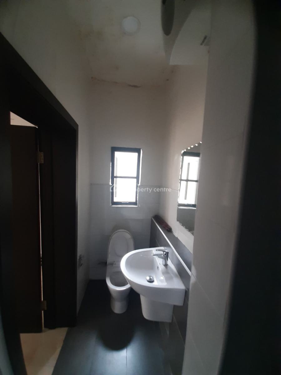 Serviced 3 Bedroom En-suite Flat with Fitted Kitchen/pantry, Cooker, H, Victoria Island (vi), Lagos, Flat / Apartment for Rent
