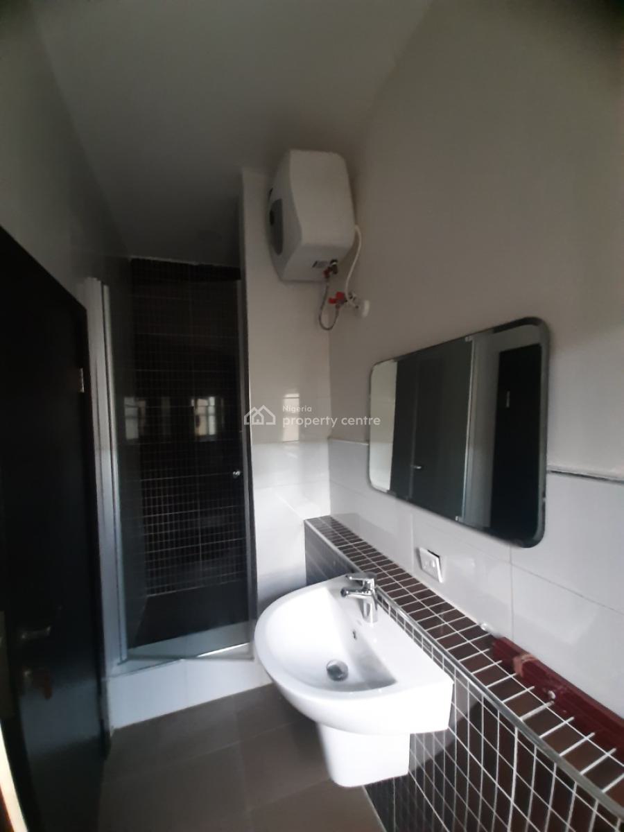 Serviced 3 Bedroom En-suite Flat with Fitted Kitchen/pantry, Cooker, H, Victoria Island (vi), Lagos, Flat / Apartment for Rent